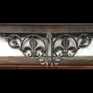 Cast Iron Fleur-de-lys Shelf Brackets (set)